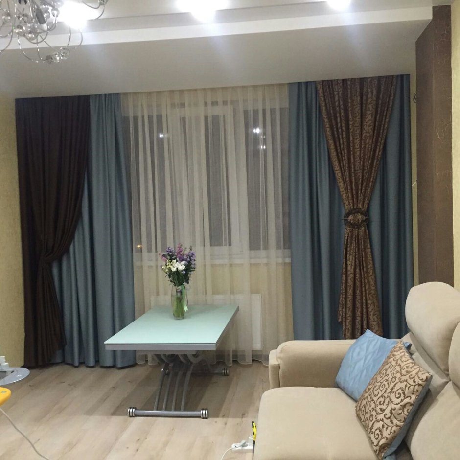 Шторы в гостиную жюдвуз цветов