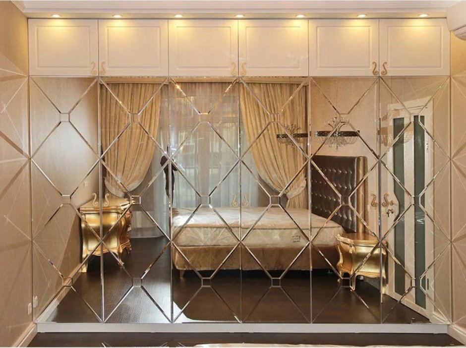 Зеркальное панно в интерьере