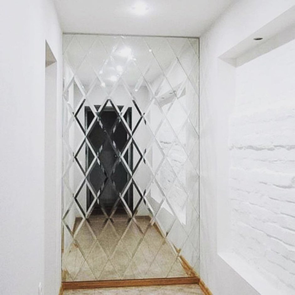 Зеркальное панно на стену с фацетом