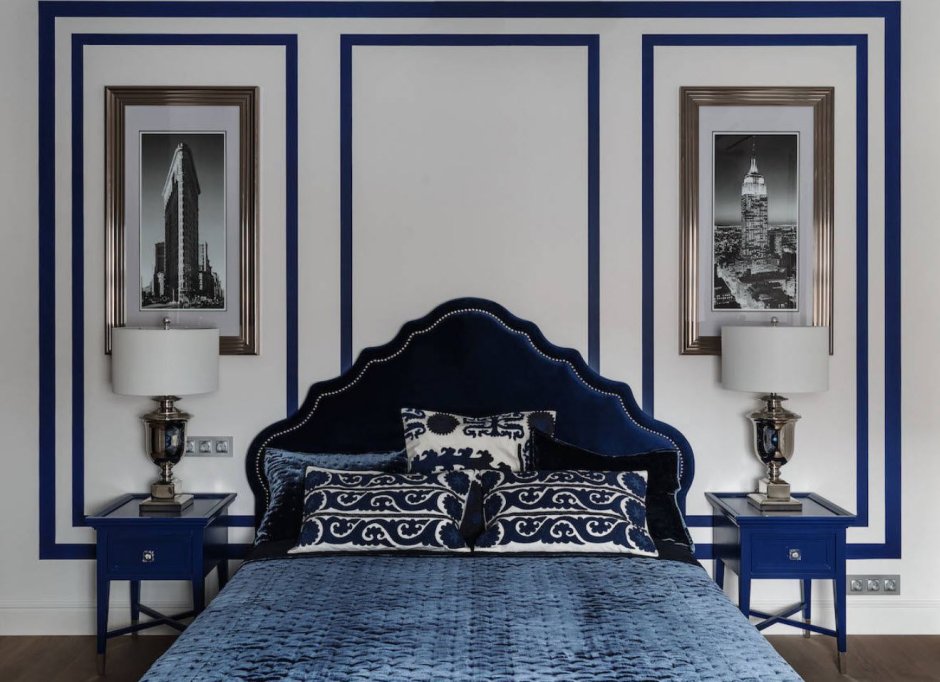 Синяя бархатная кровать в интерьере