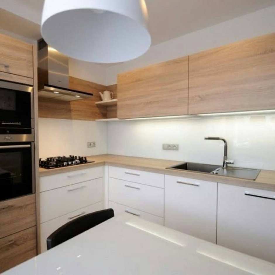 Кухня белый верх деревянный низ