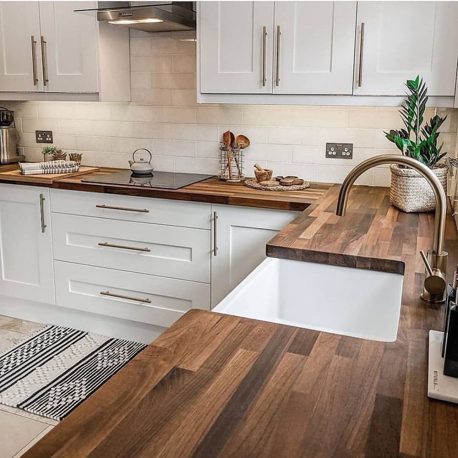 Кухни икеа белый фасад и столешница под дерево