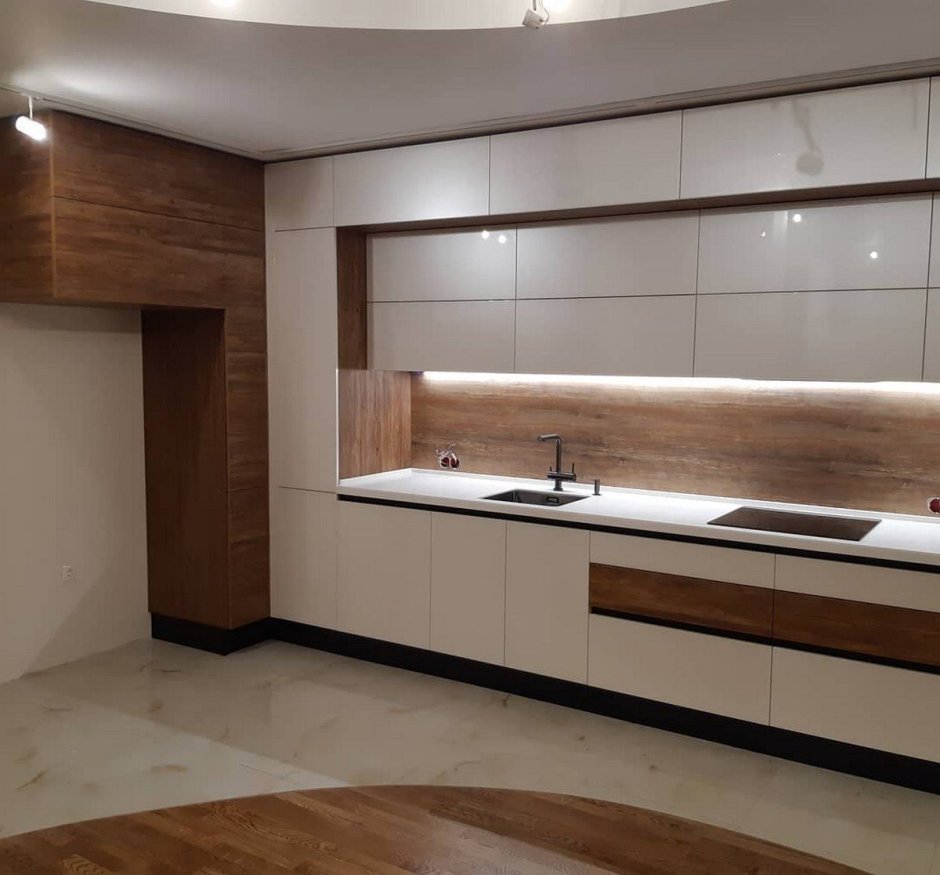 Современный кухонный гарнитур под дерево