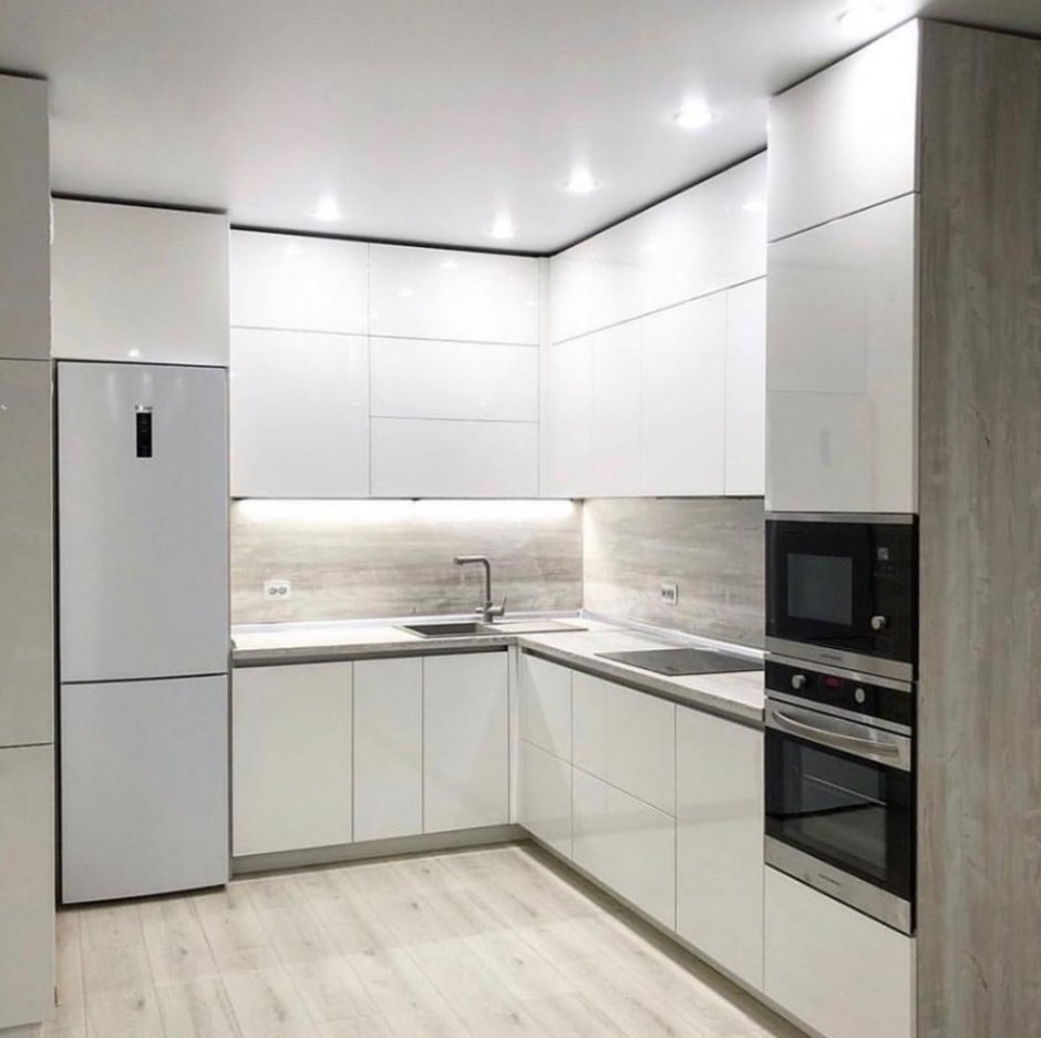 Кухни белые глянцевые угловые