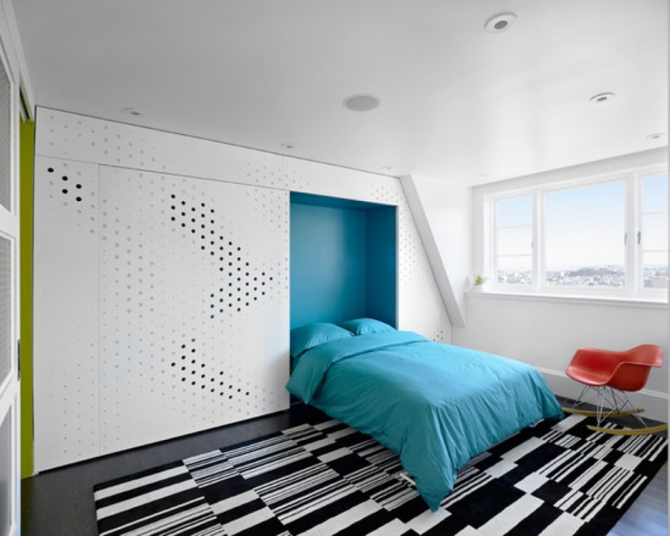 Кровать в стене