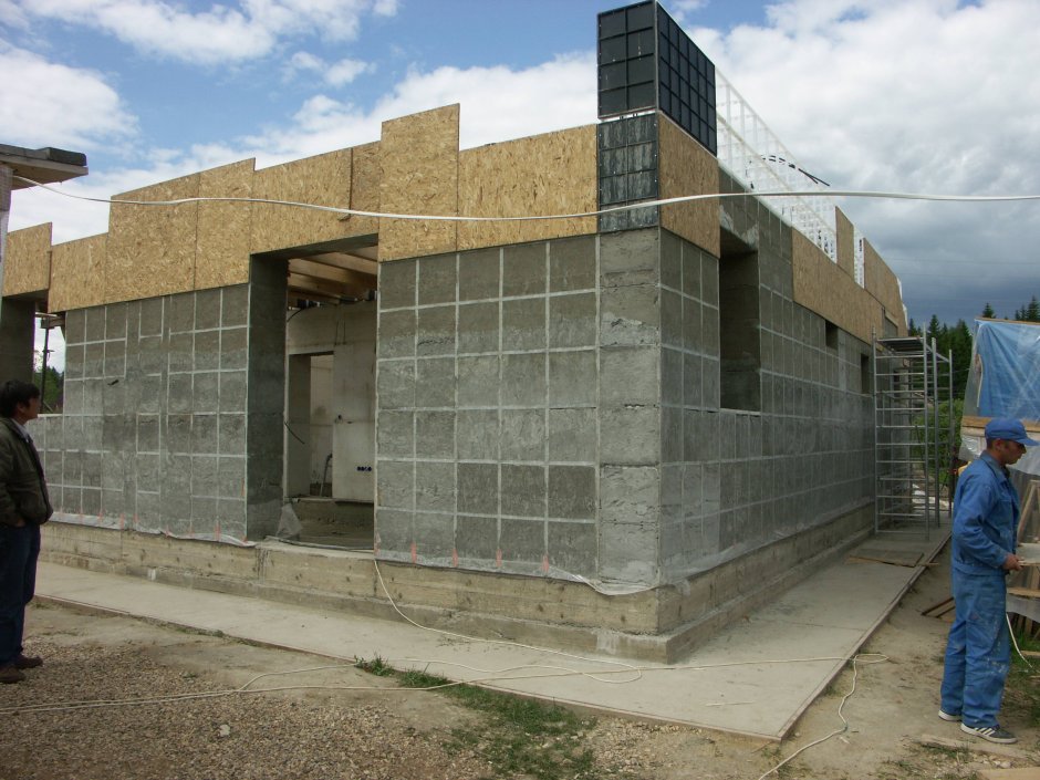 Монолитная стена из бетона
