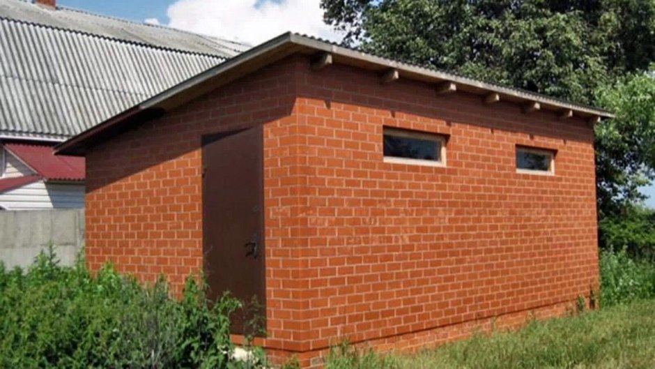 Баня из кирпича с односкатной крышей