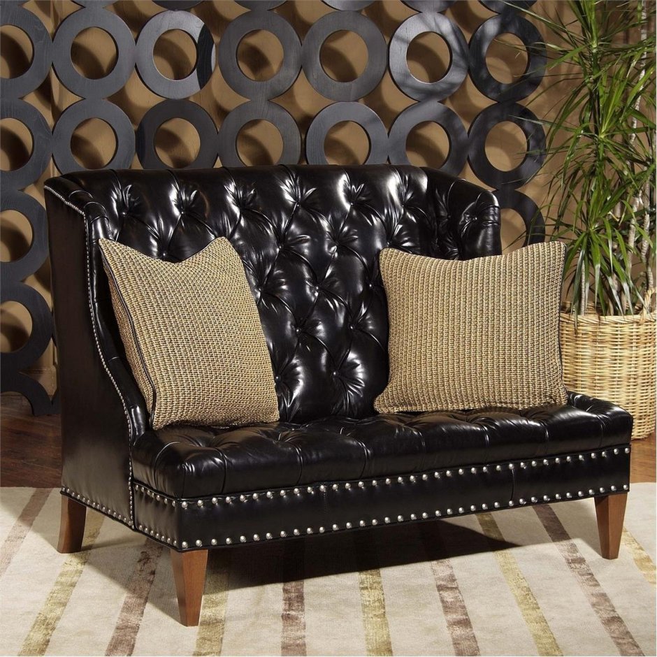 Диван с высокой спинкой