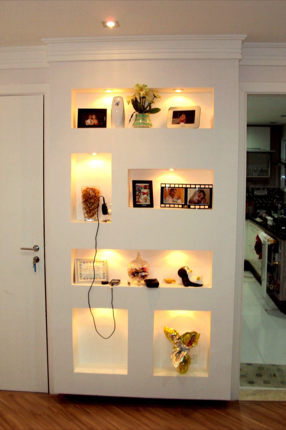 Декоративные ниши в стене