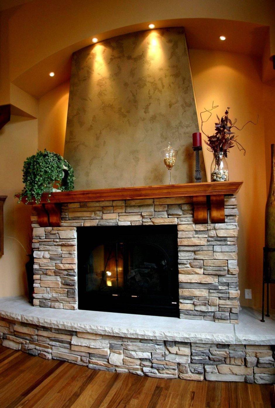 Облицовка камина искусственным камнем