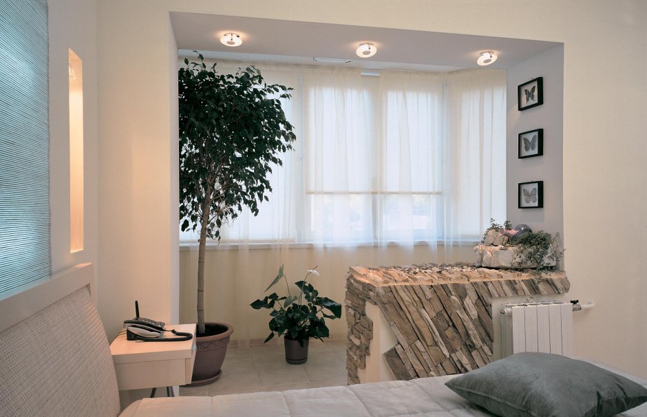 Шторы для гостинной с совмещенным балконом