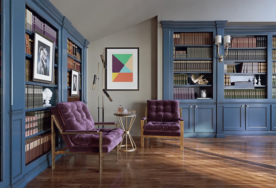 Синий книжный шкаф