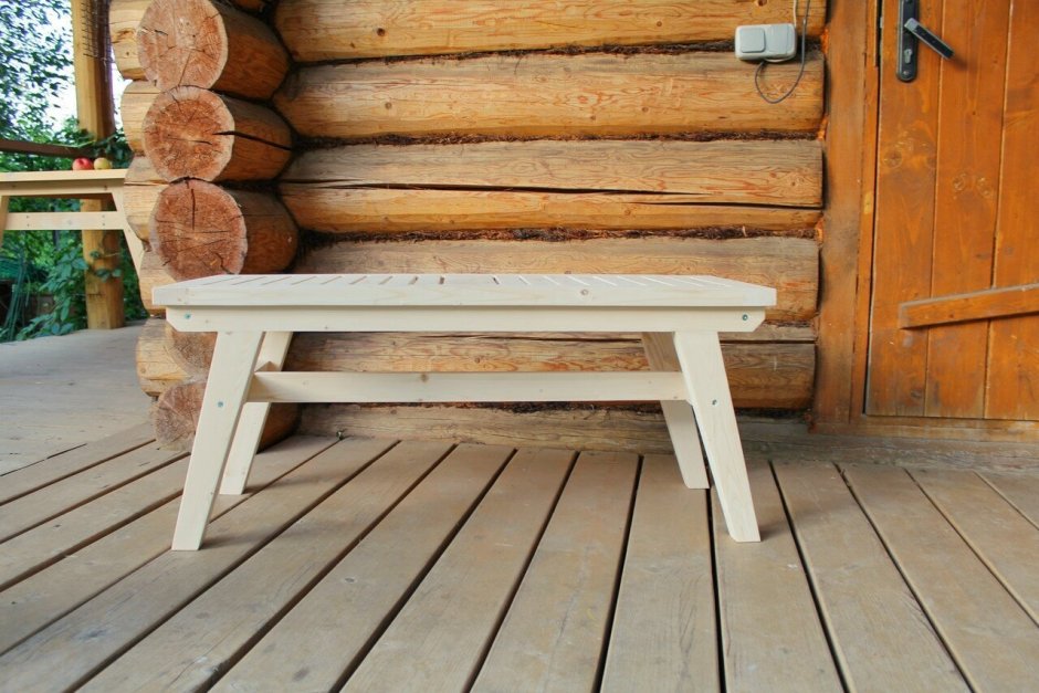 Скамья деревянная