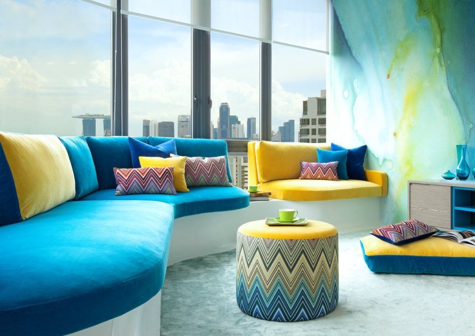 Гостиная в ярких цветах