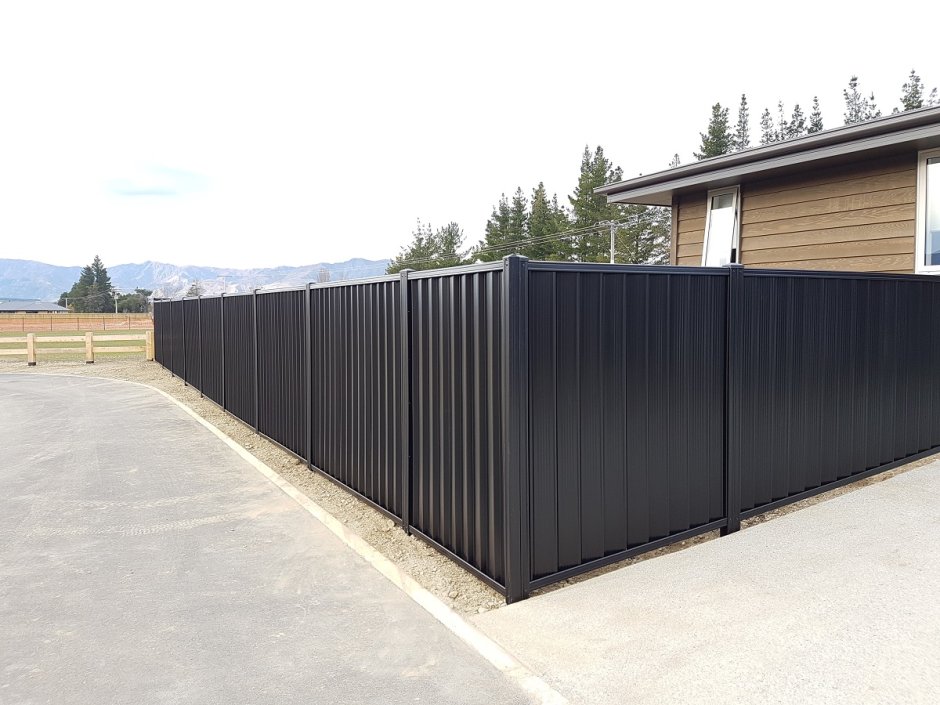 Забор из профнастила цвет графит с21