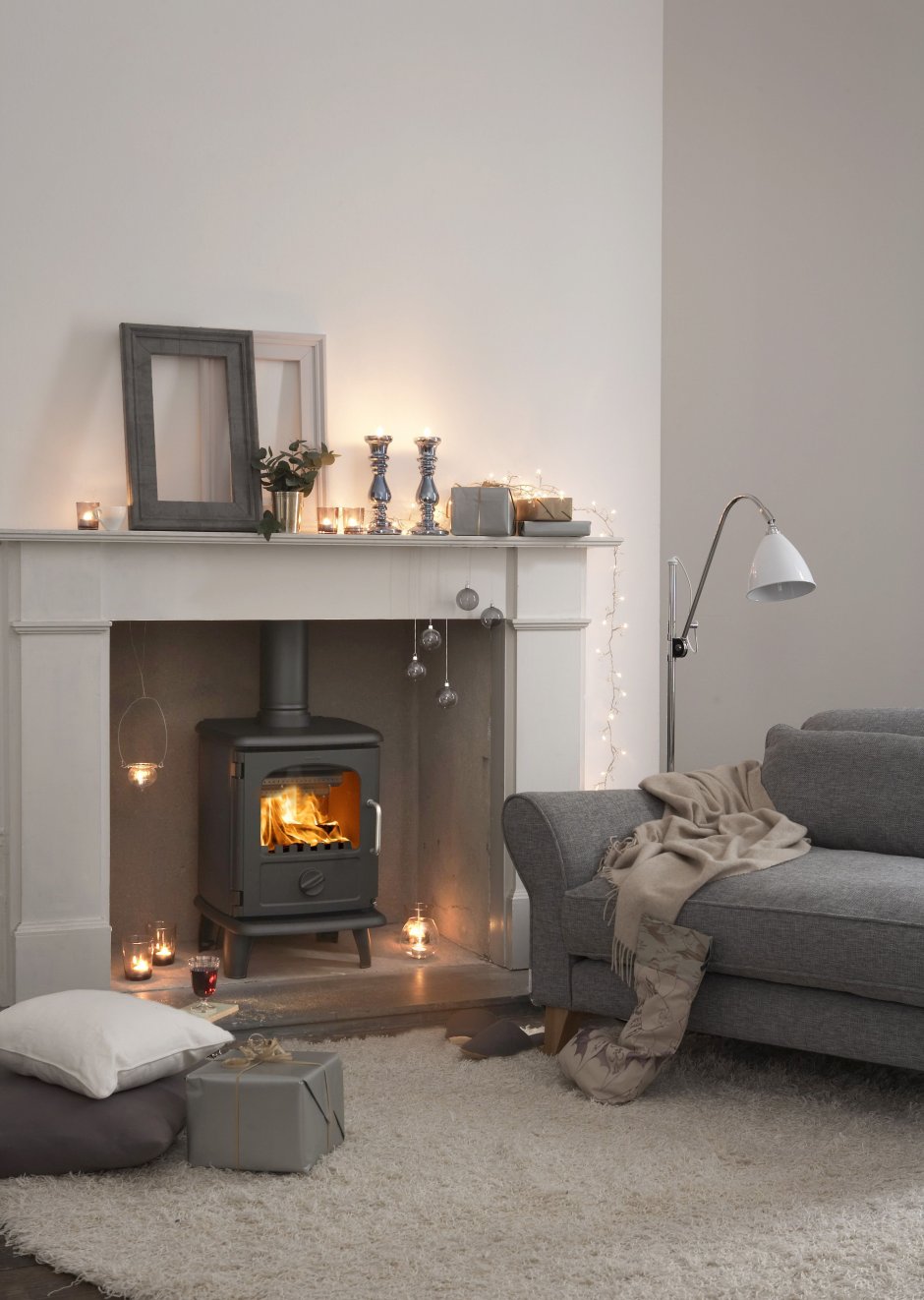 Камин серого цвета