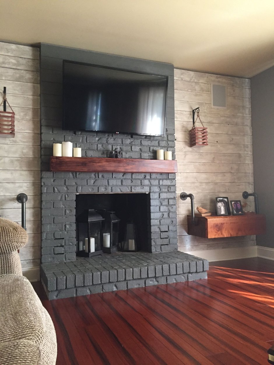 Серый кирпич камин