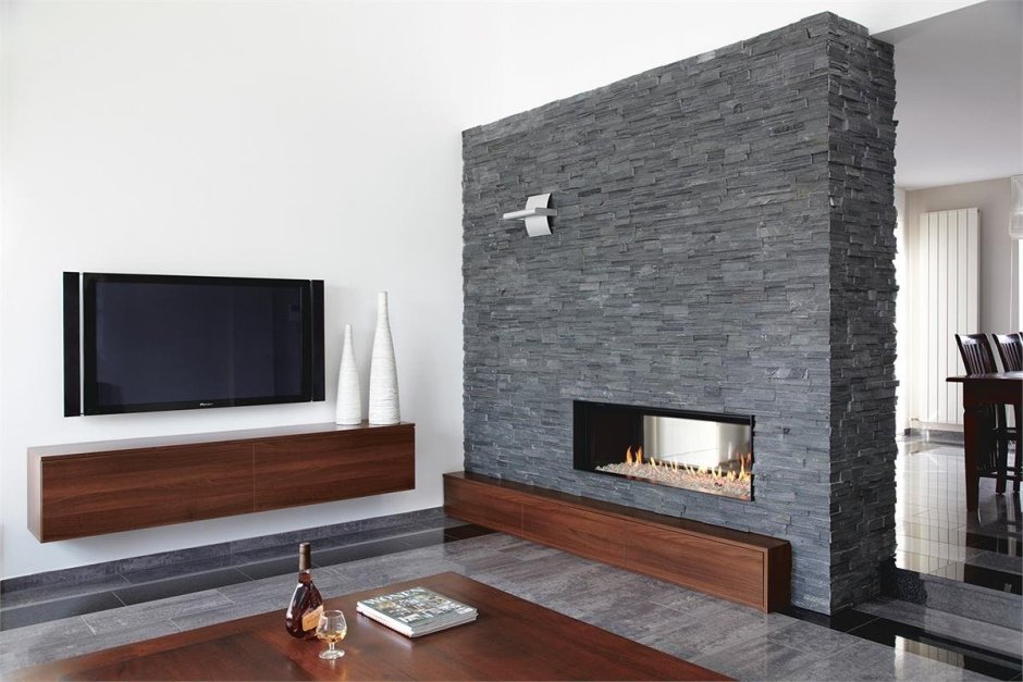 Электрический камин в стене