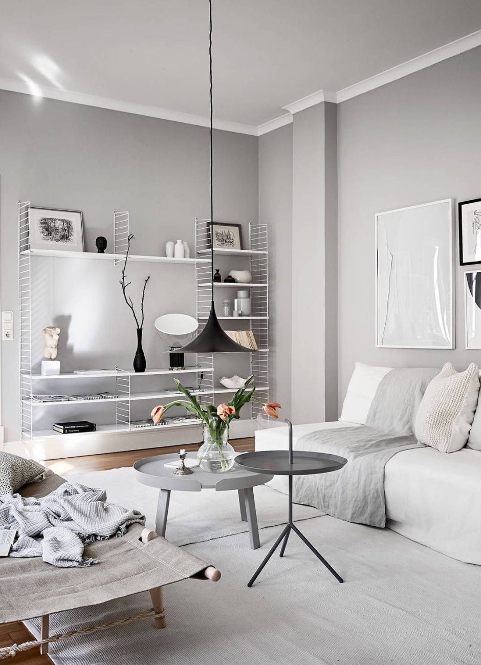 Серая комната