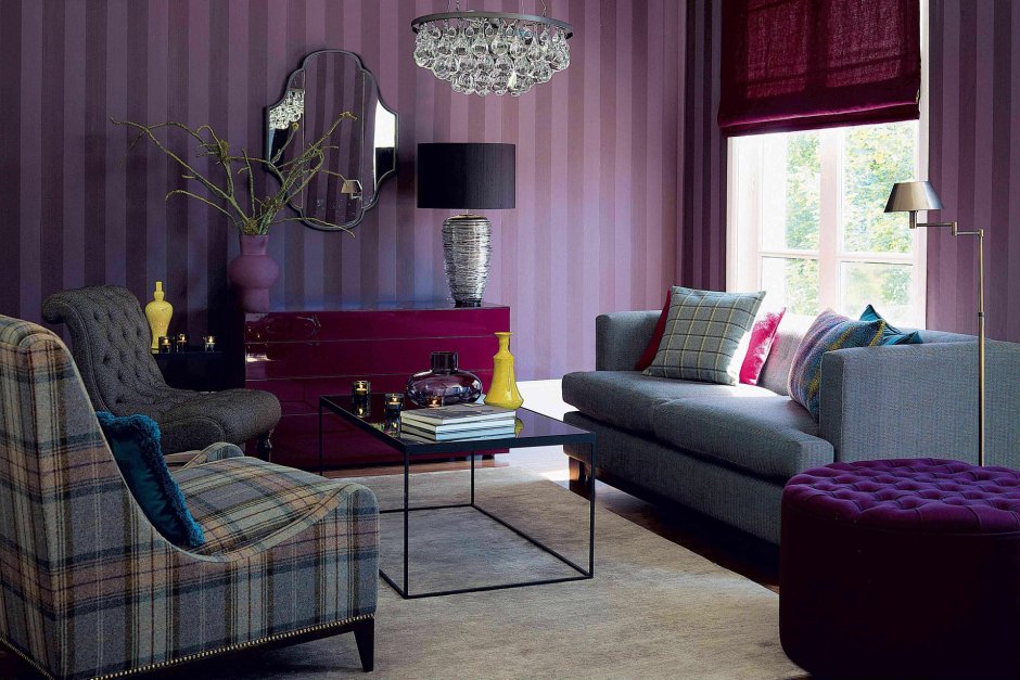 Фиолетовый в интерьере гостиной