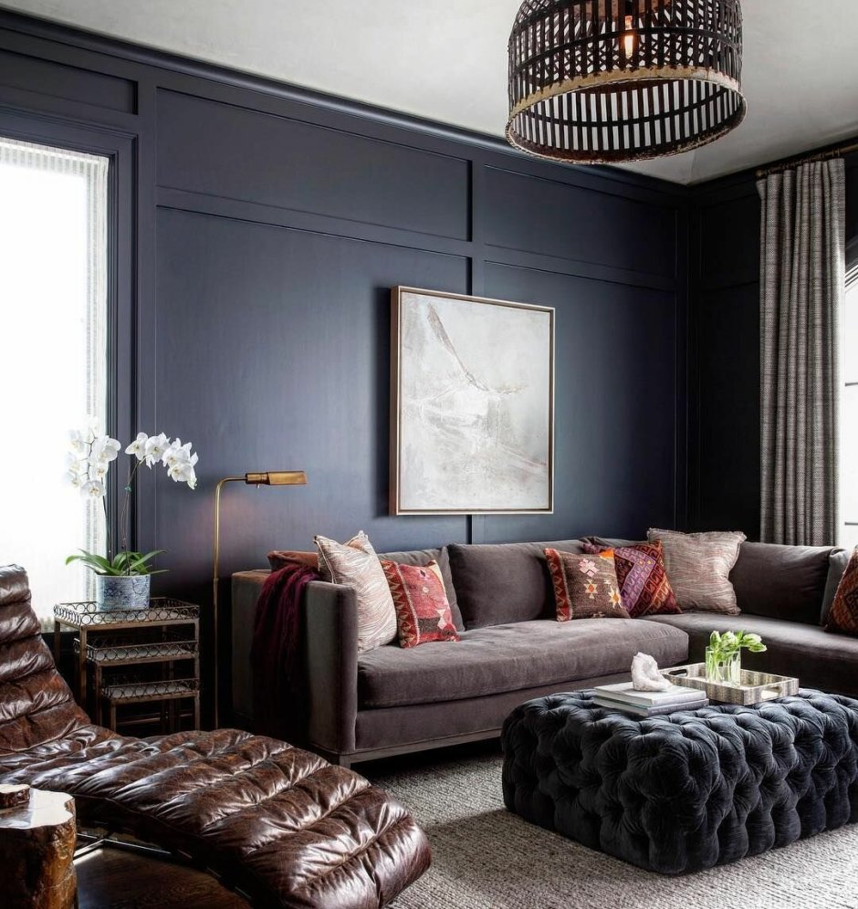 Темный интерьер гостиной