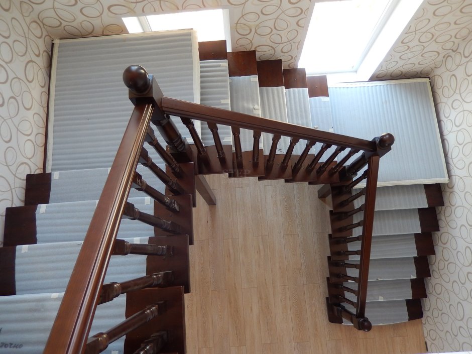 Трехмаршевая лестница 180 градусов