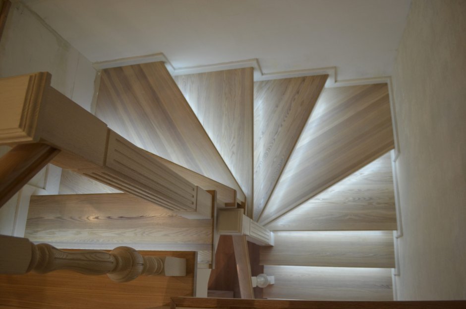 Лестница с забежными ступенями