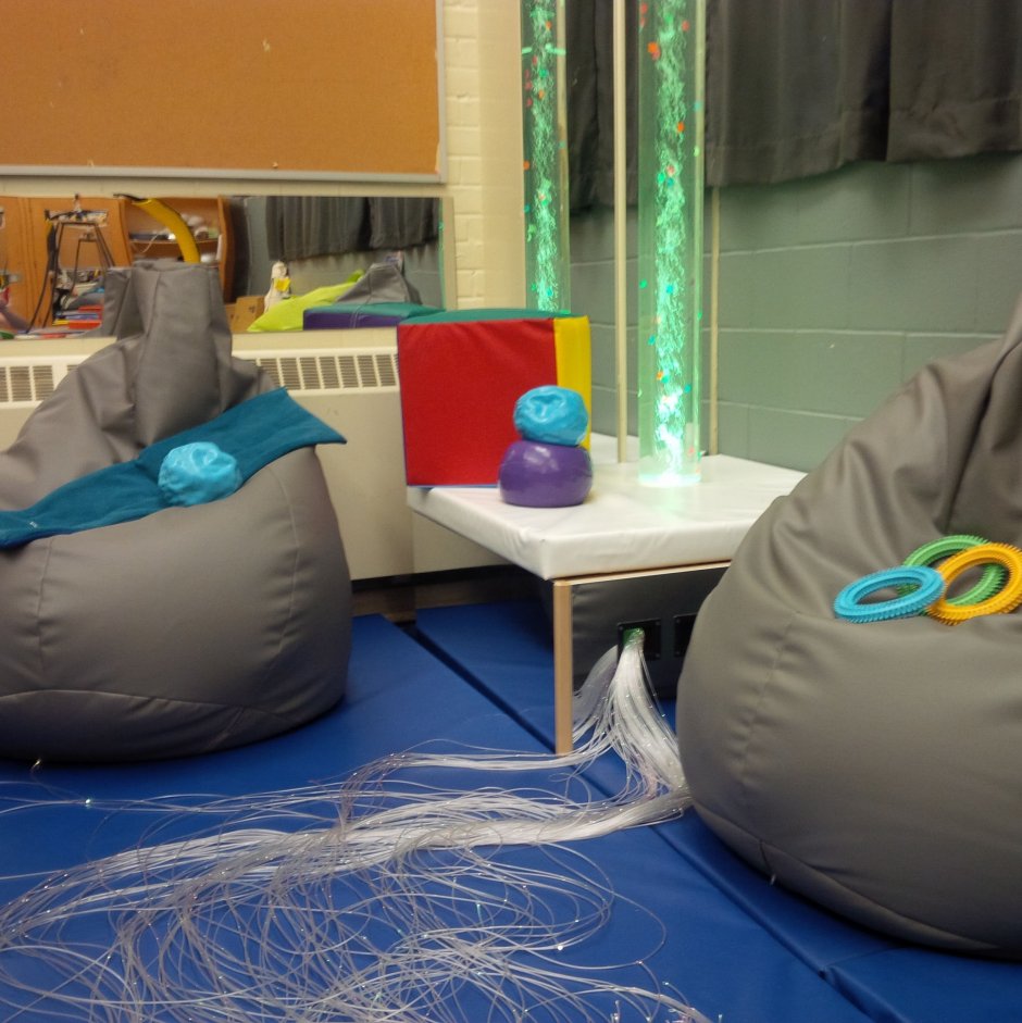 Пуф с гранулами для сенсорной комнаты