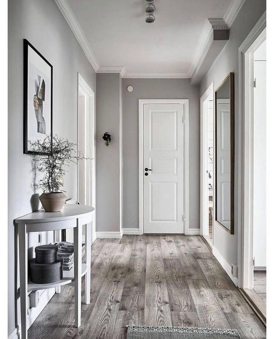 Серые двери в интерьере
