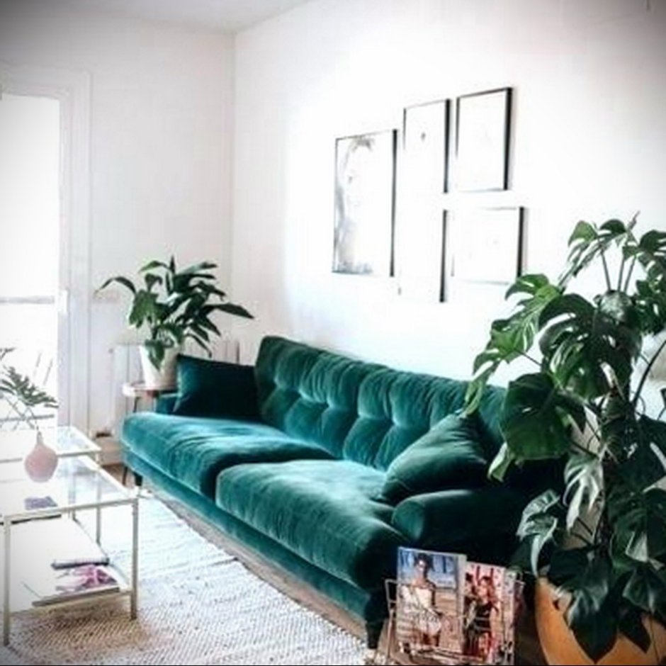 Изумрудный диван в интерьере