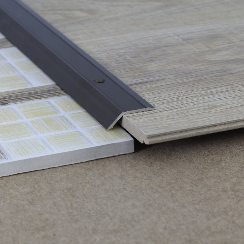 Разноуровневый алюминиевый порожек с4