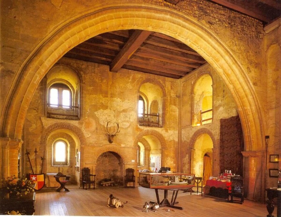 Интерьер замков романского стиля