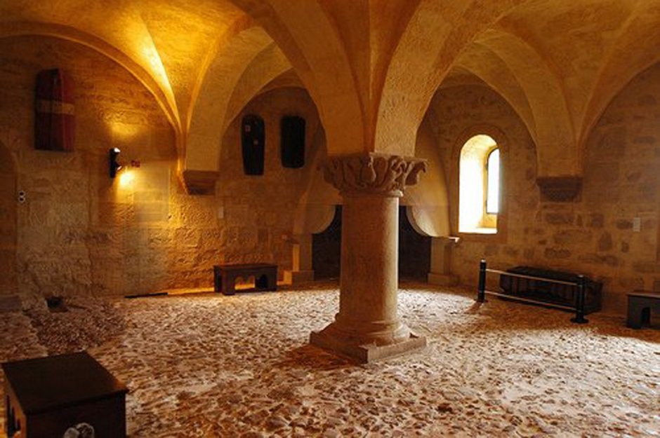 Шильонский замок интерьер