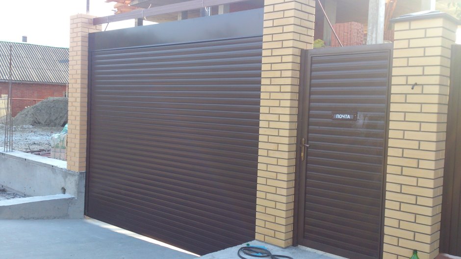 Рольворота на кирпичных Столбах