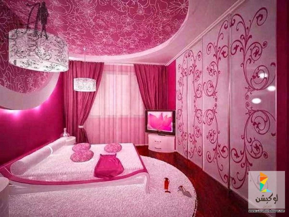 Потолок в розовом цвете