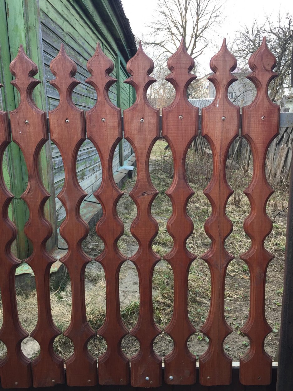 Резной забор из дерева