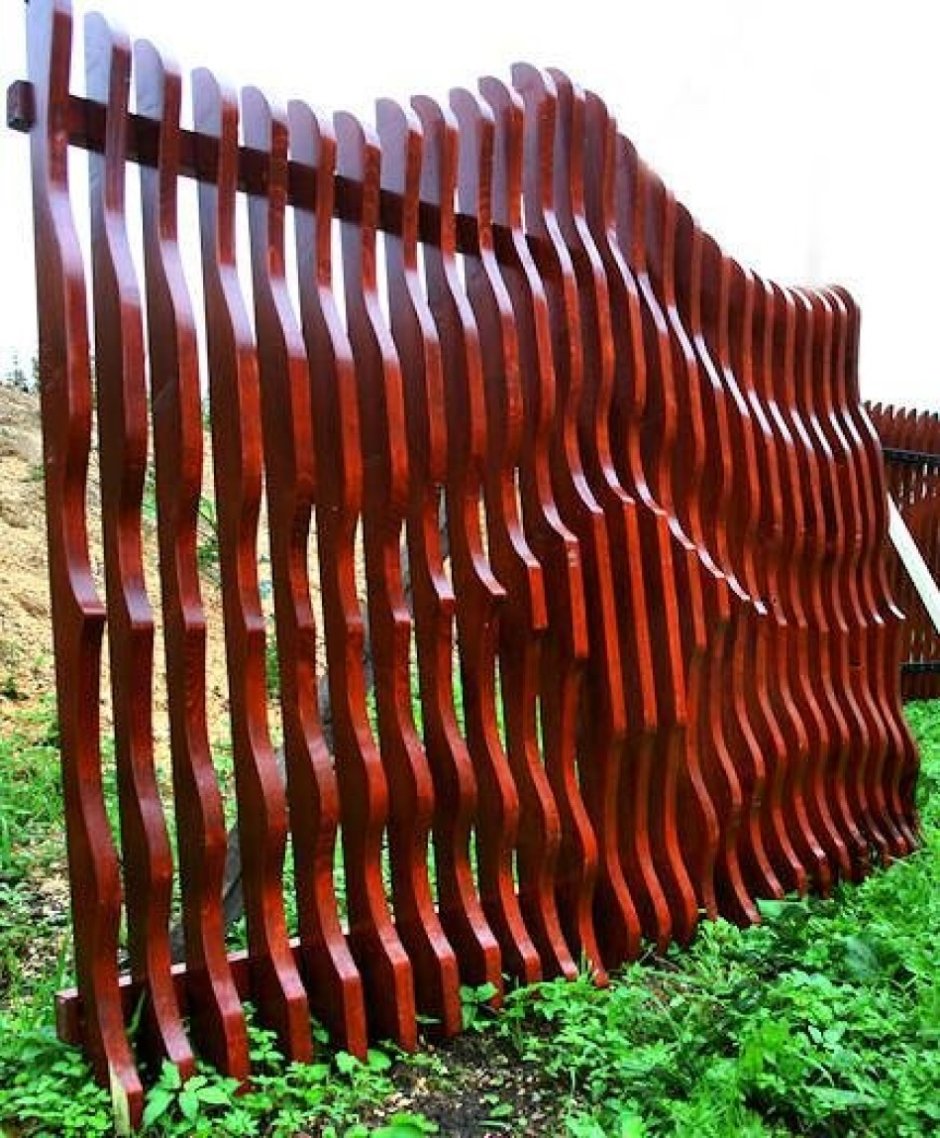 Забор плетень штакетник