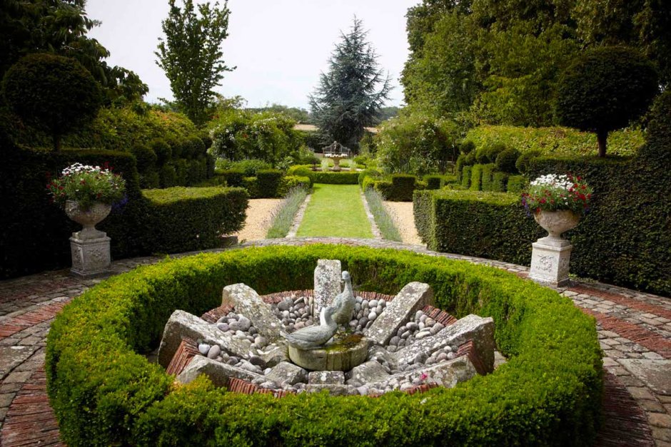 Партерный сад пруд французский стиль