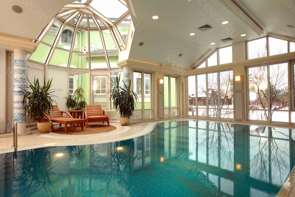 Дом с закрытым бассейном