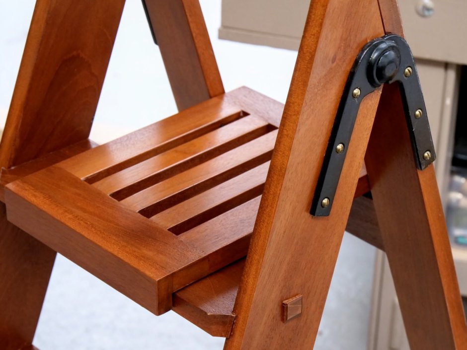 Стремянка деревянная