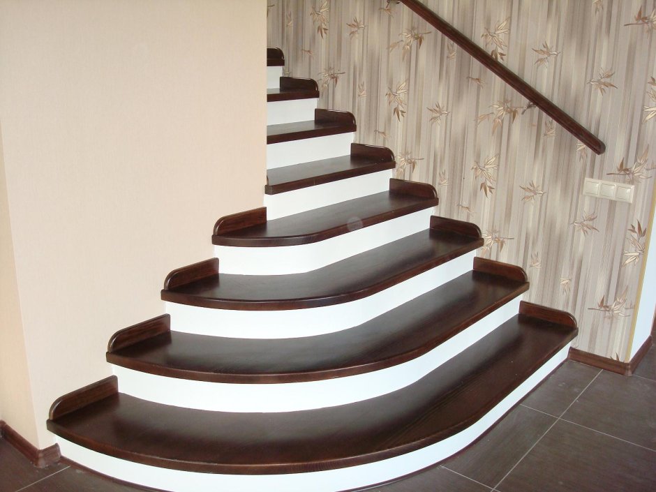 Ступеньки лестницы закругленные