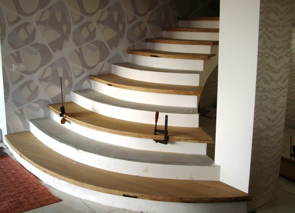 Отделка бетонной лестницы