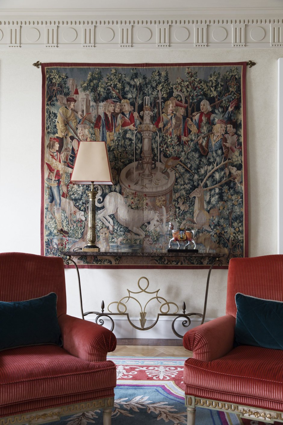 Гобелен в интерьере квартиры