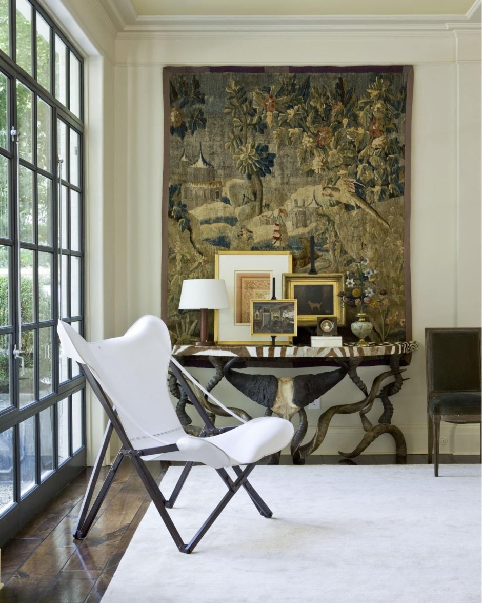 Гобелен на стене в интерьере