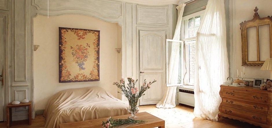 Гобелен в интерьере спальни