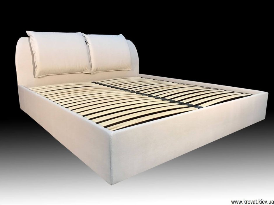 Кровать с наклонной спинкой