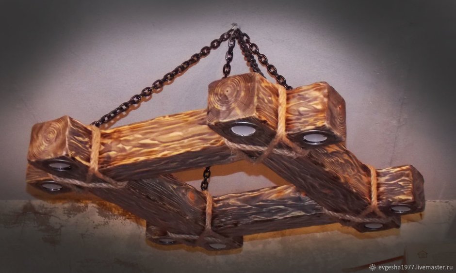 Люстра из состаренного дерева