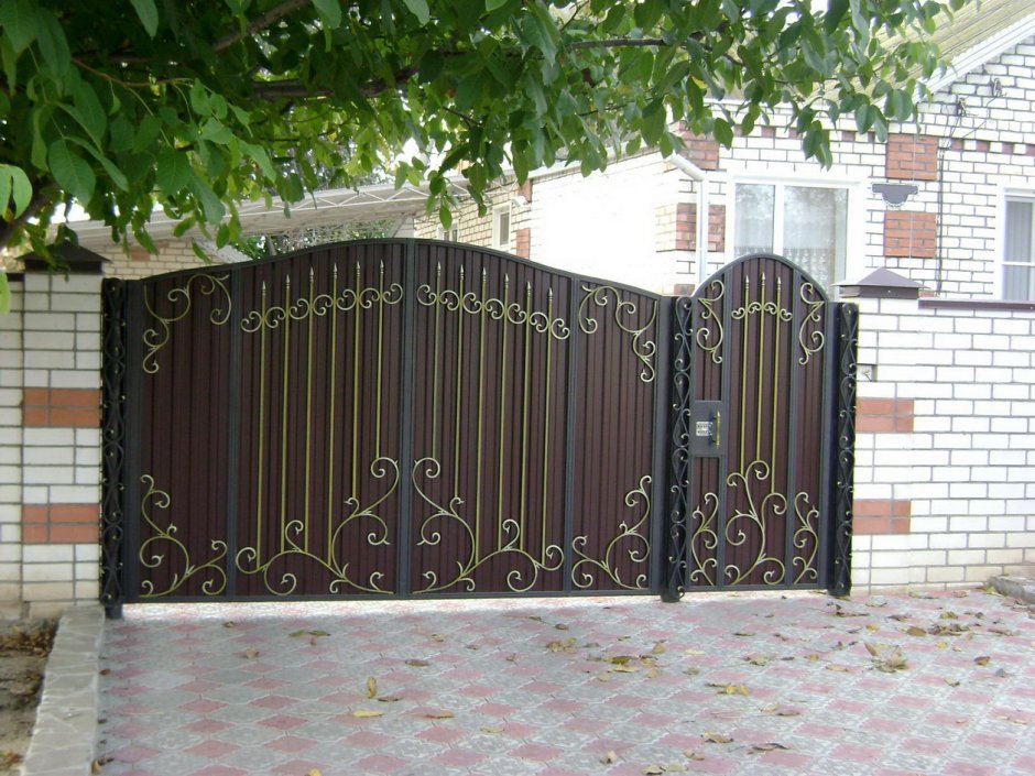 Четыре двора из ворот ворота