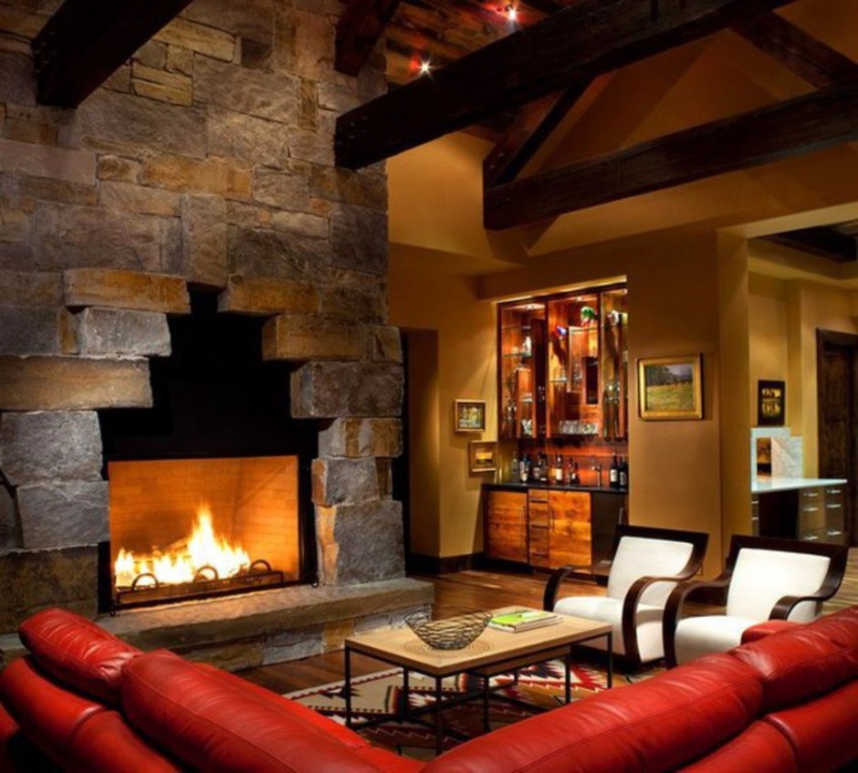 Камин в интерьере загородного дома