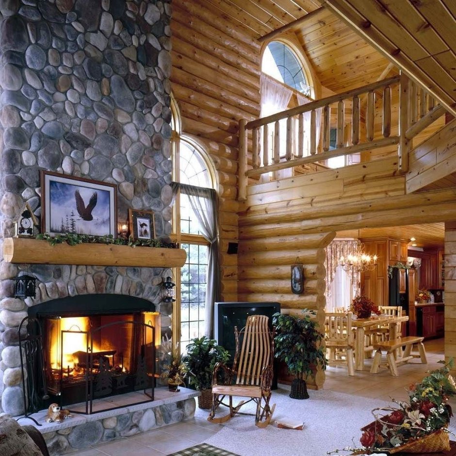 Уютный домик в лесу с камином